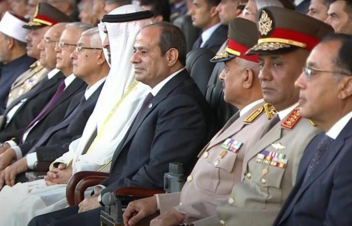 الرئيس السيسي وبن زايد يشهدان عرضًا لمهارات الفرسان «التقاط الأوتاد»